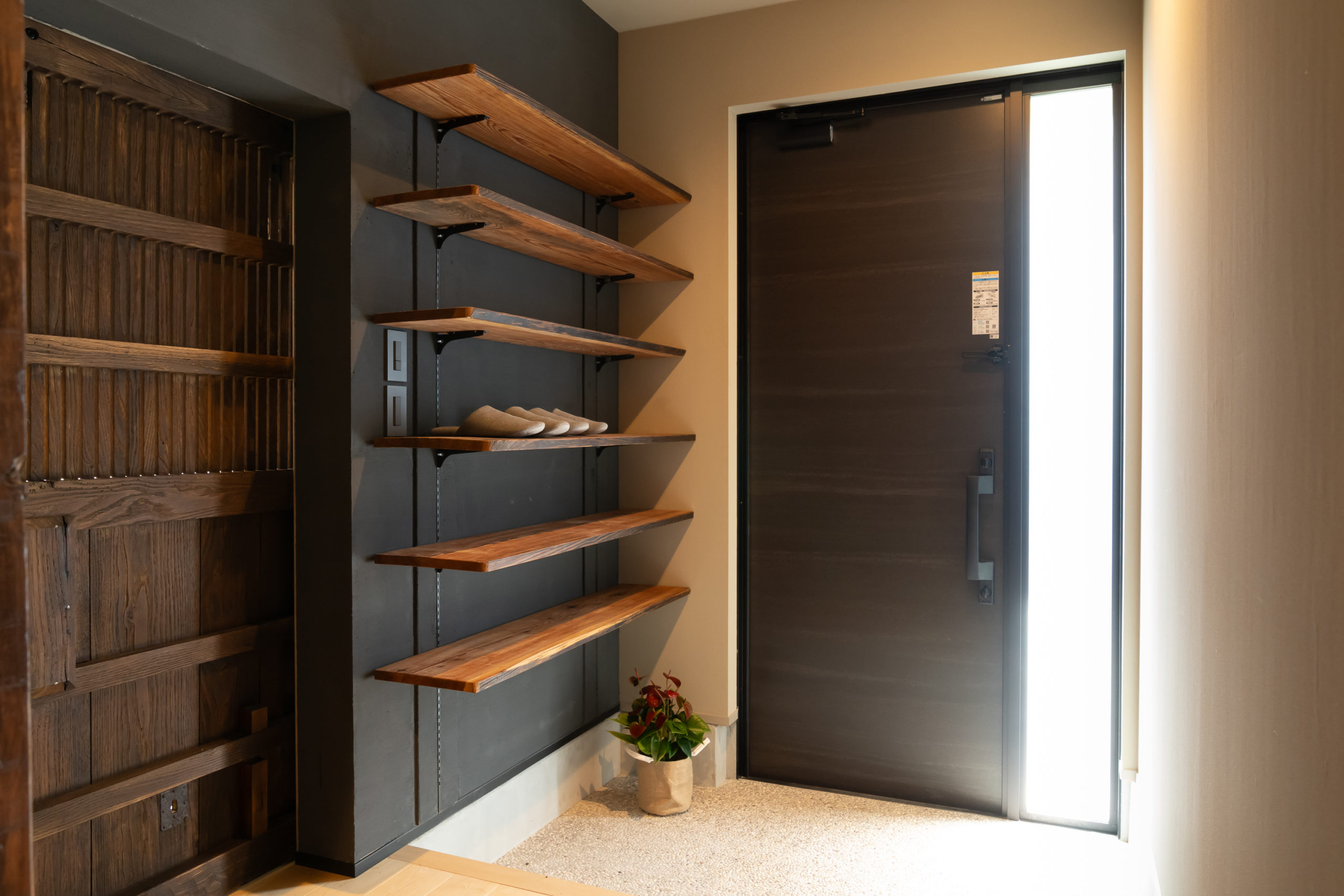 蔵戸扉 建具 引き戸玄関建築建設古民家カフェリノベーション店舗町屋