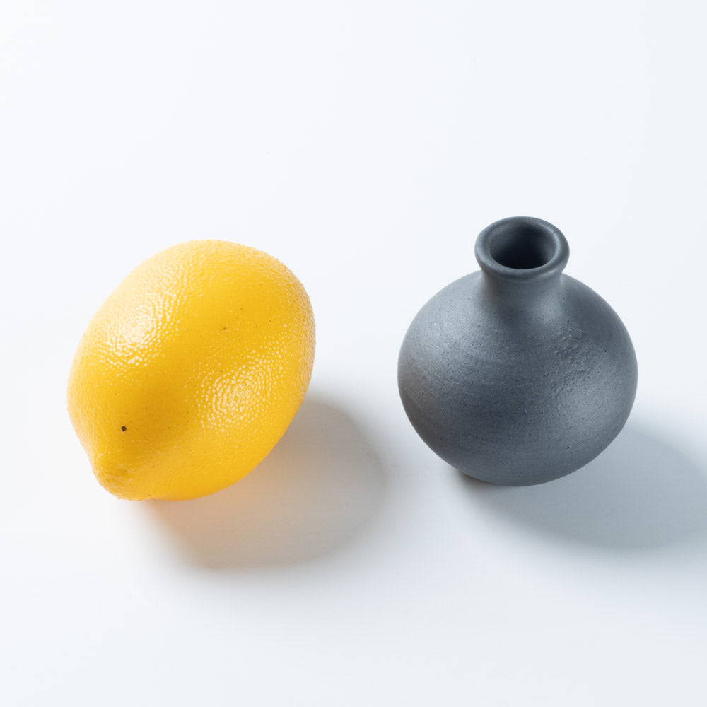 萩焼 天龍窯 ミニ玉花瓶 ブラック ¥1,100 大人の焼き物