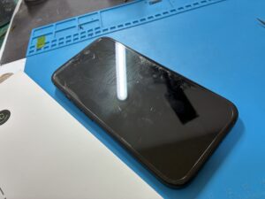 iPhone 16 フロントパネル交換 | 山口大歳でiPhone修理なら即日対応の