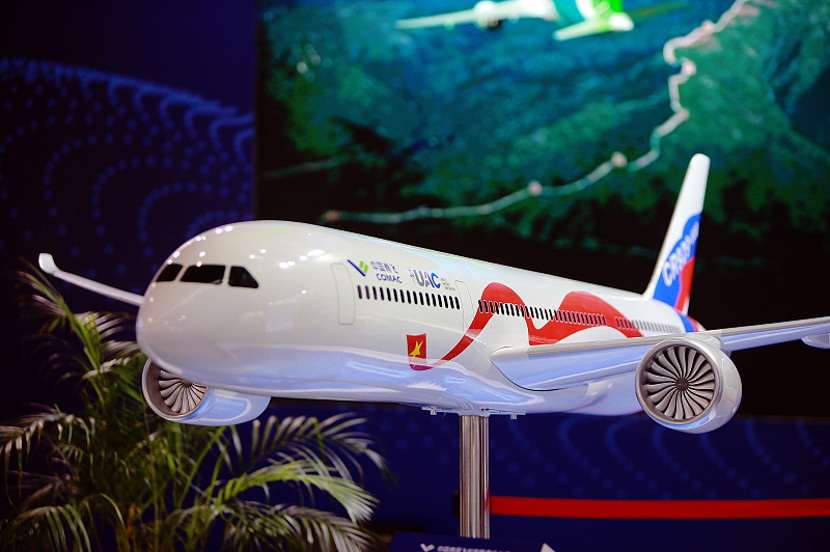 希少品】C919 1/100 世界初の中国産旅客機 37cm 金属製 希少品】 【