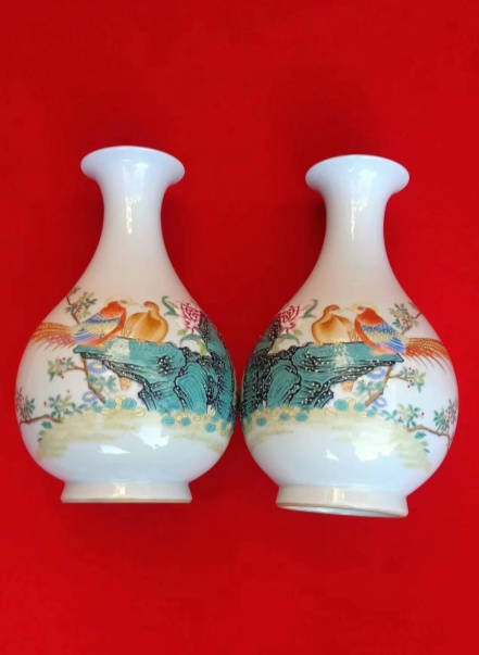 清朝乾隆時代に作られた青白磁の赤蓋の箱 清朝乾隆