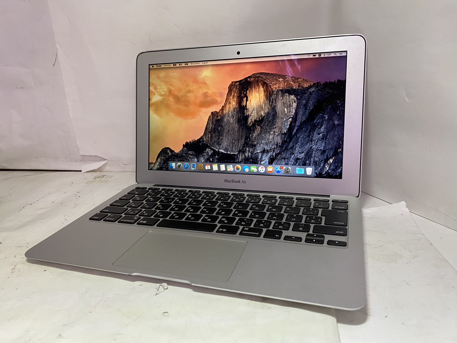 Apple MacBook Air セール中 11インチ, 1.7GHz MacBook Air (11-inch