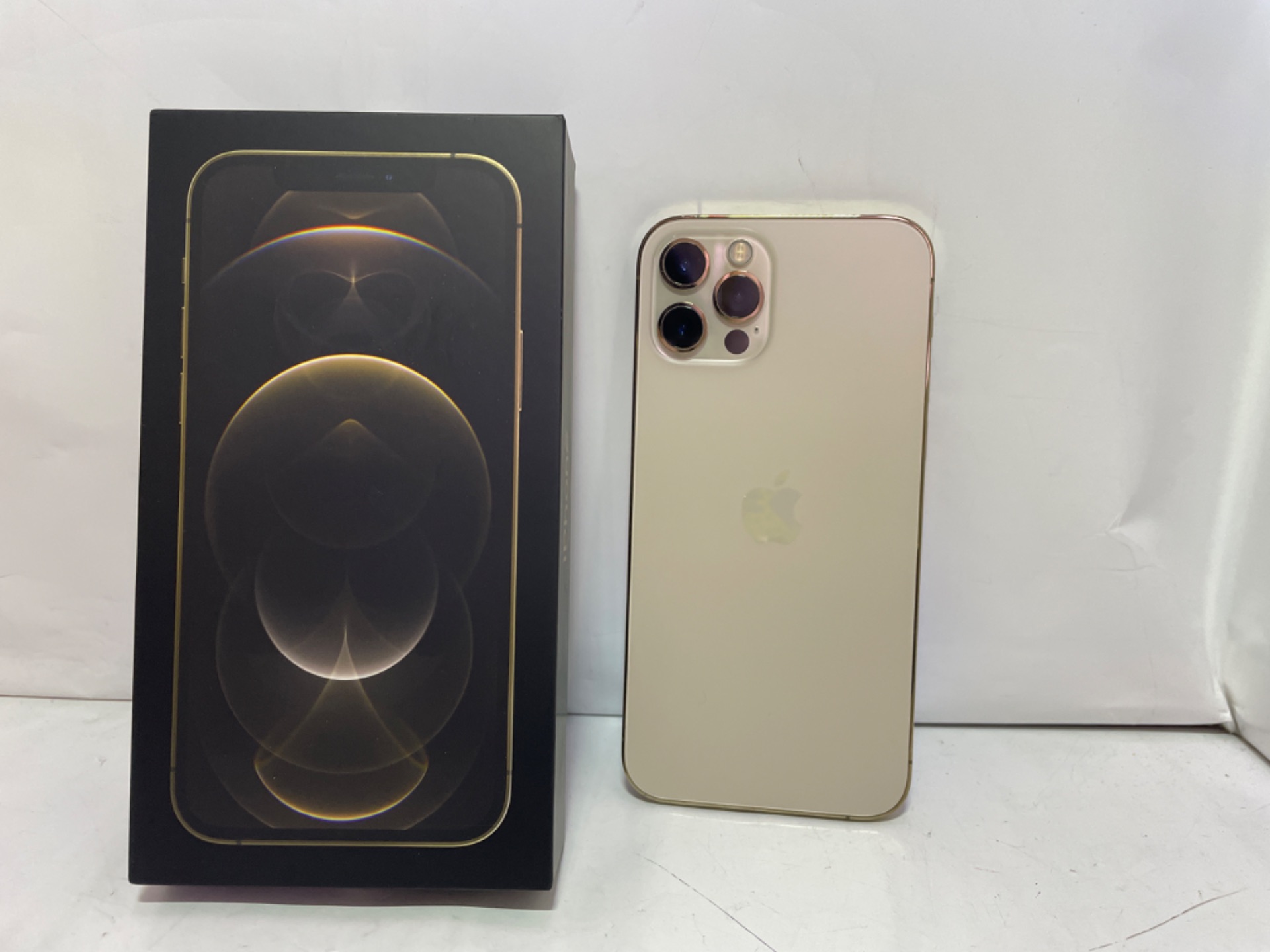 即日発送 美品 Apple iPhone 12 Pro Maxゴールド 本体 iPhone 12 Pro