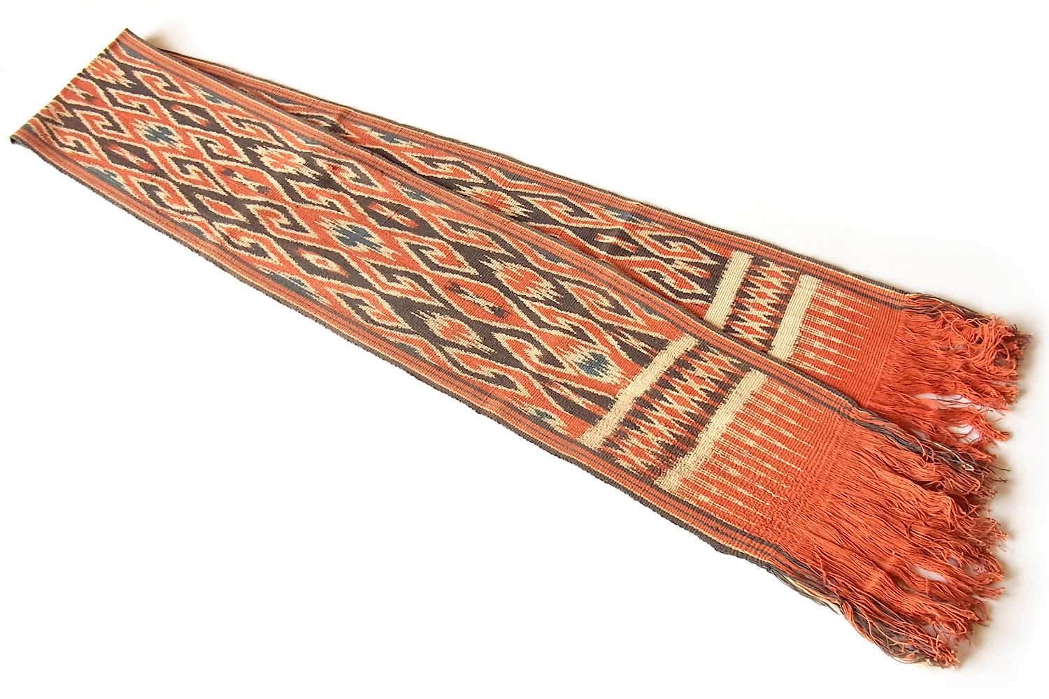 インドネシア スラウェシ島 トラジャ族のイカット2 インドネシア