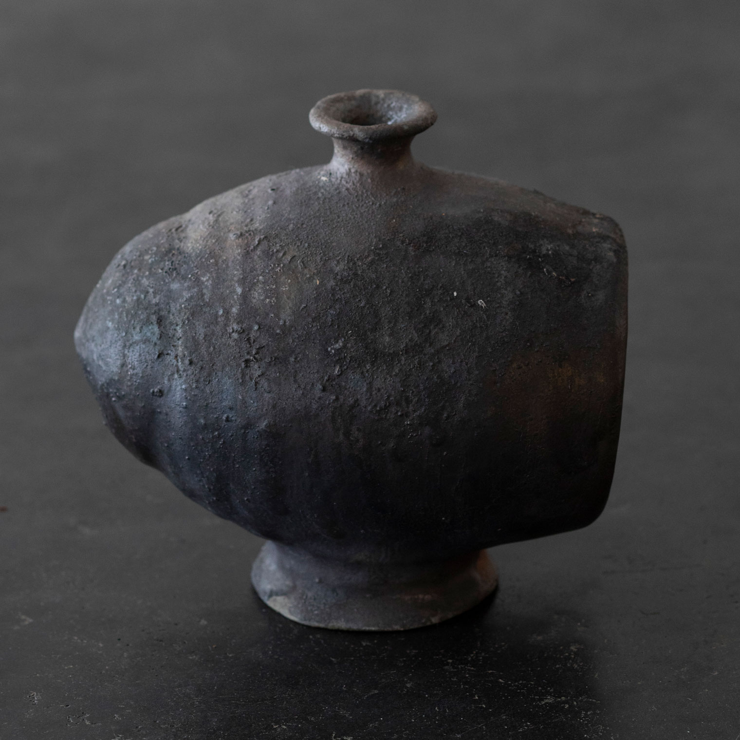 壺屋焼.19世紀.黒釉髪油壺 壺屋焼.19世紀.黒釉髪油壺