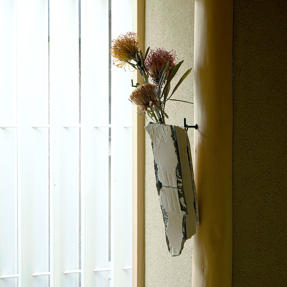 穂高隆児 墨流掛花入 HDKFV006 – 白白庵（PAKUPAKUAN）