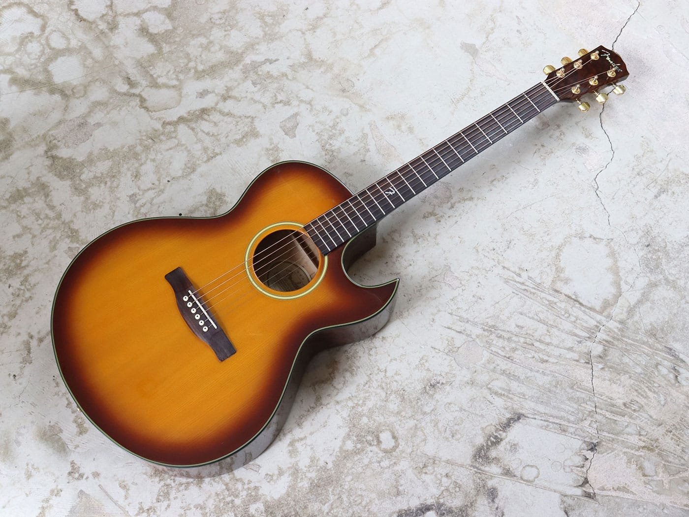 FENDER GDC-200SCE YUI使用モデルで当時話題になったエレアコ