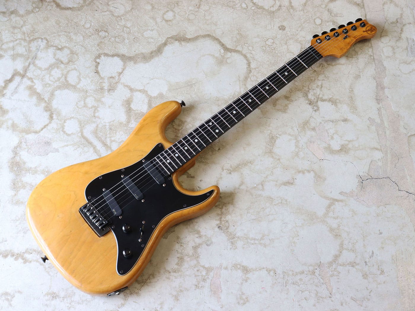 メ*ン様 Valleyarts M series SSH ストラトキャスター Valleyarts M