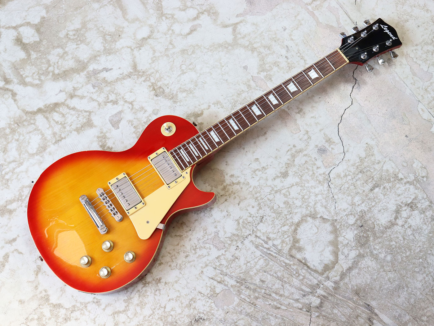 LEGEND by Aria レスポールタイプ チェリーサンバースト ケース付き