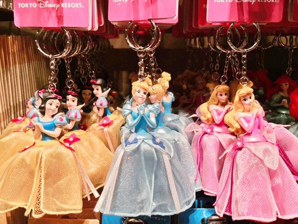 本日新発売のディズニープリンセスキーチェーン☆各価格890円です
