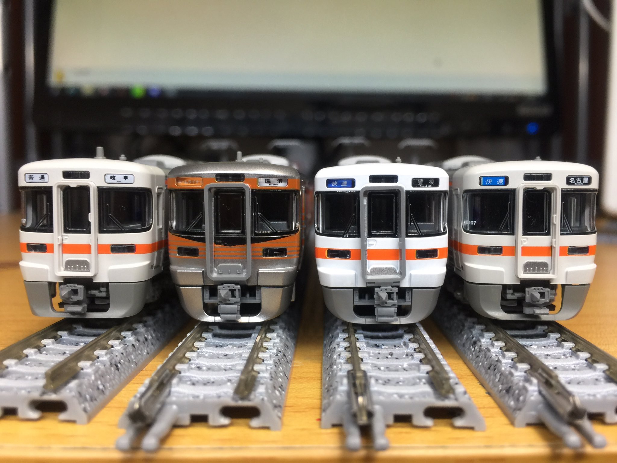 鉄道模型 313系 8000番台 セントラルライナー塗装 トミックスの313系