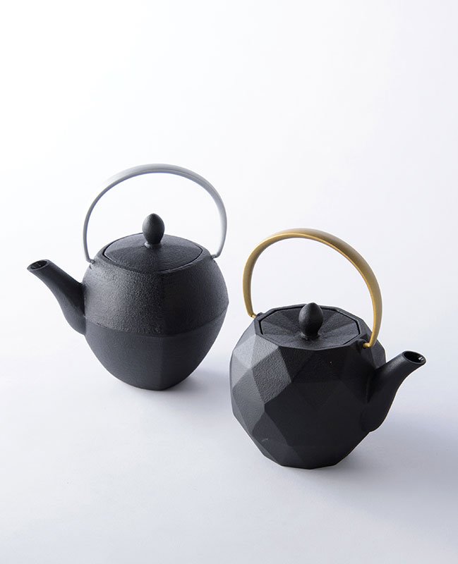 菊地保寿堂 奥山清行デザイン ティーポット よほうS 鉄瓶敷き