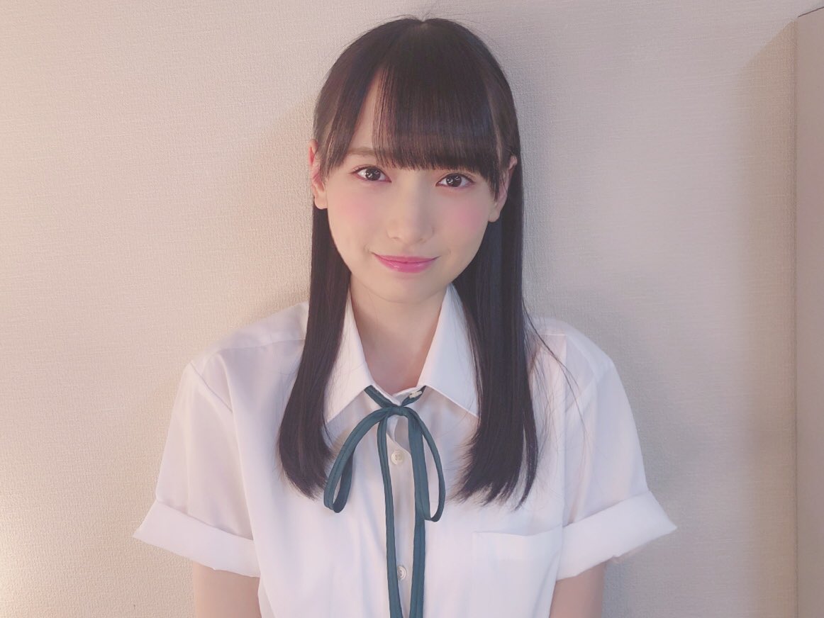 ≠ME の高校2年生17歳ひぃちゃんこと鈴木瞳美です 。 これから