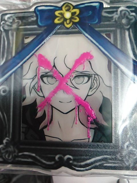 ダンガンロンパ エビテン 遺影 アクリル バッジ 狛枝 凪斗 Amazon.co