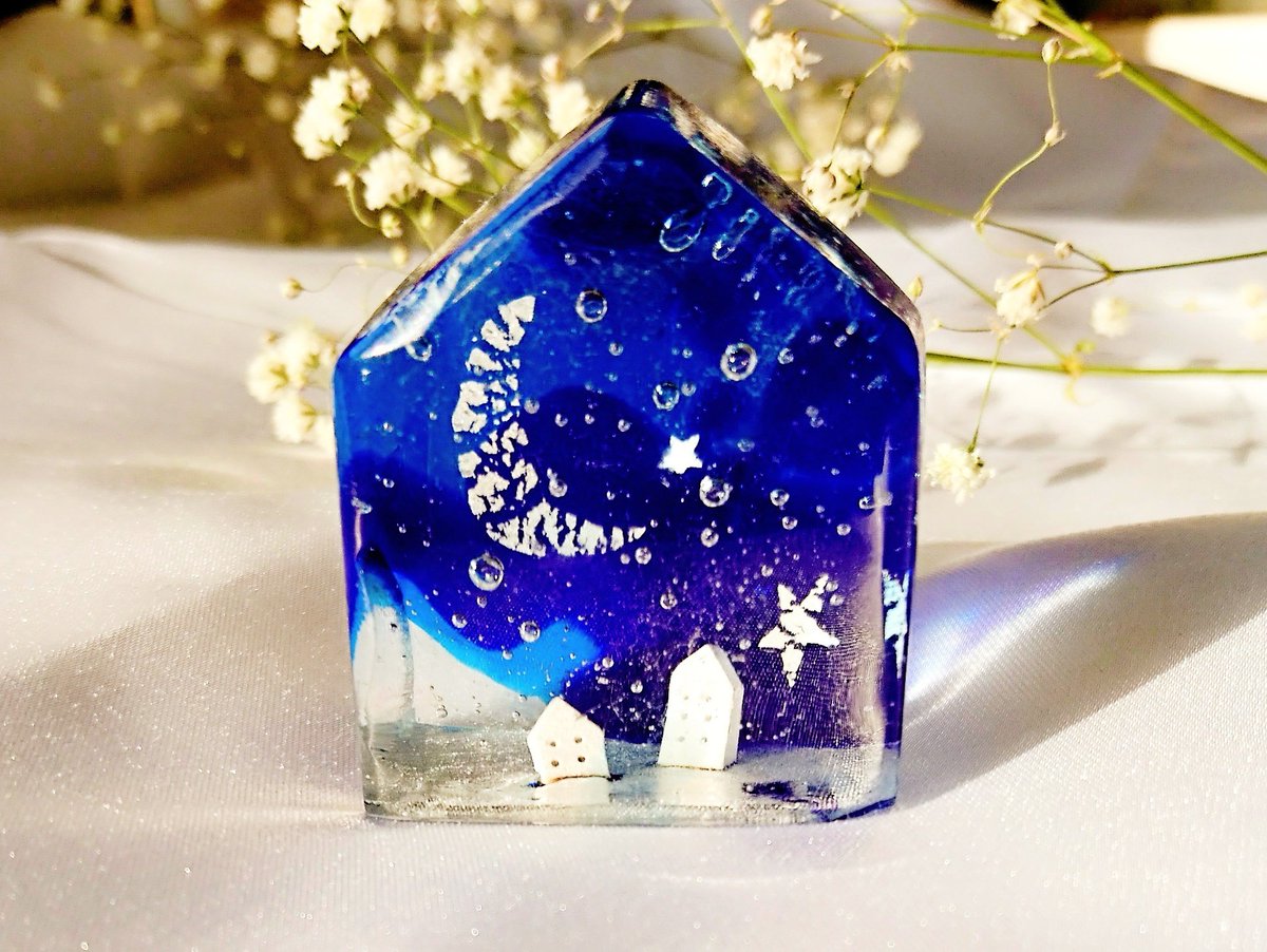 記憶のまち 【星降る月夜】 夜のベールが降りてきて 空には月や星が