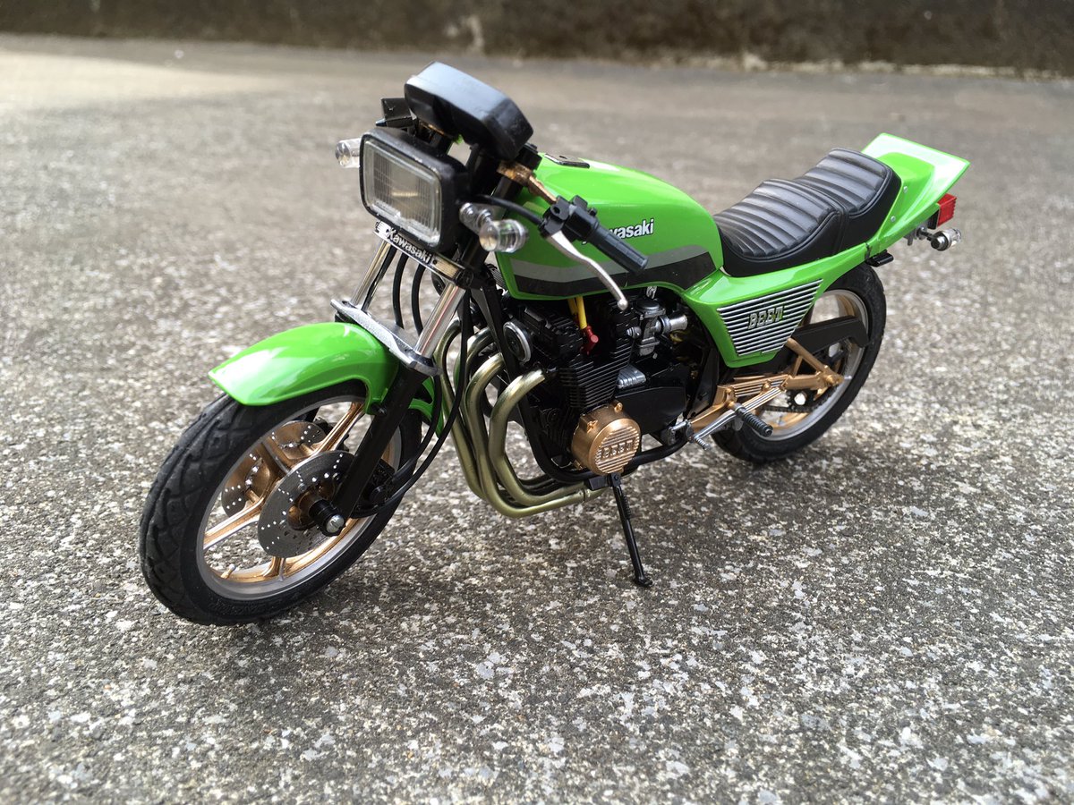 アオシマのZ400GP完成です‼︎ ライムグリーンで仕上げてみました