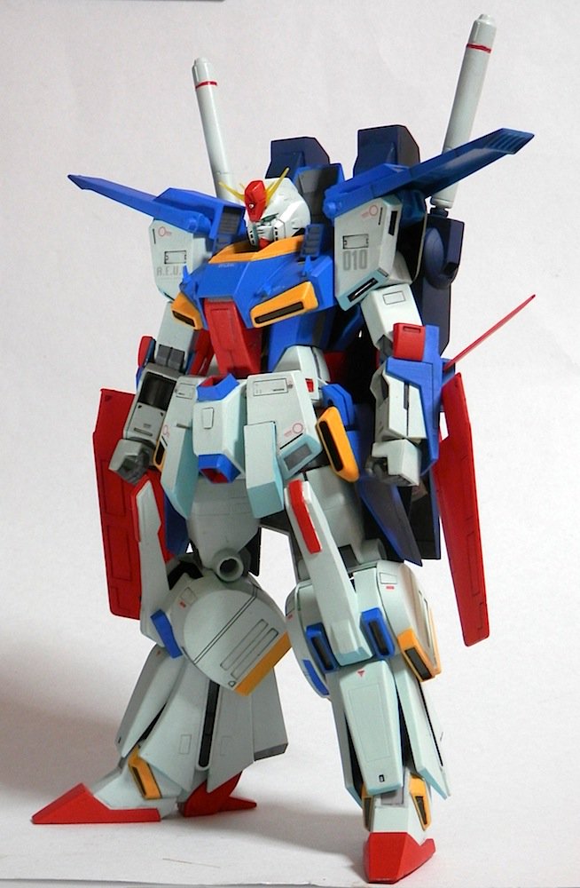 旧キット1/100ZZガンダム完成（1） 白はアニメ風の少し青緑がかった