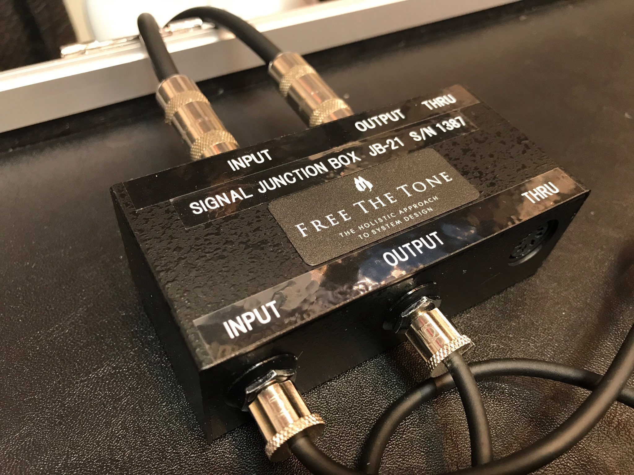 FREE THE TONE JB-21 Signal Junction Box | Deluxe Guitars FREE THE