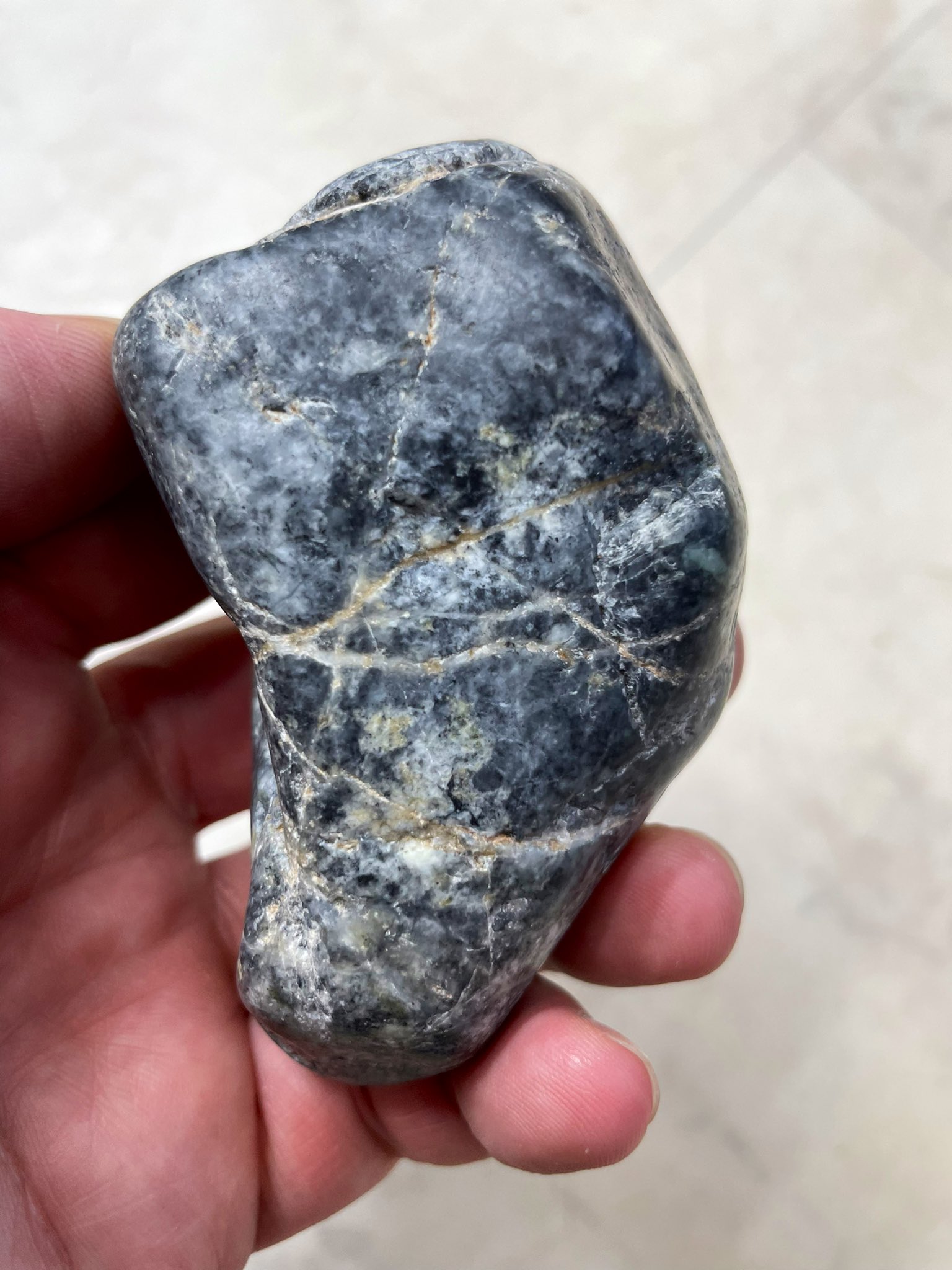 糸魚川 黒翡翠 ヒスイ 原石