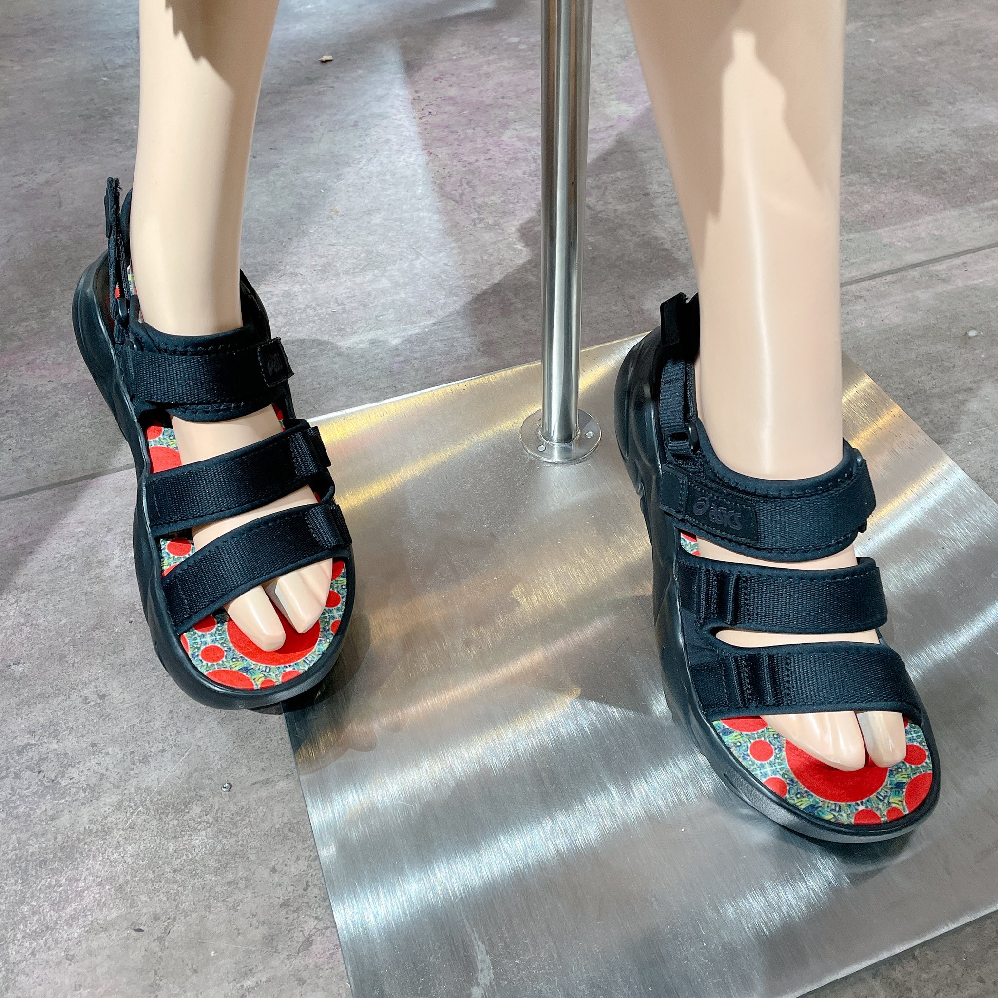 ヤンチェオンテンバール J_O×ASICS LlMlTED 【新品 サンダル】 ヤン