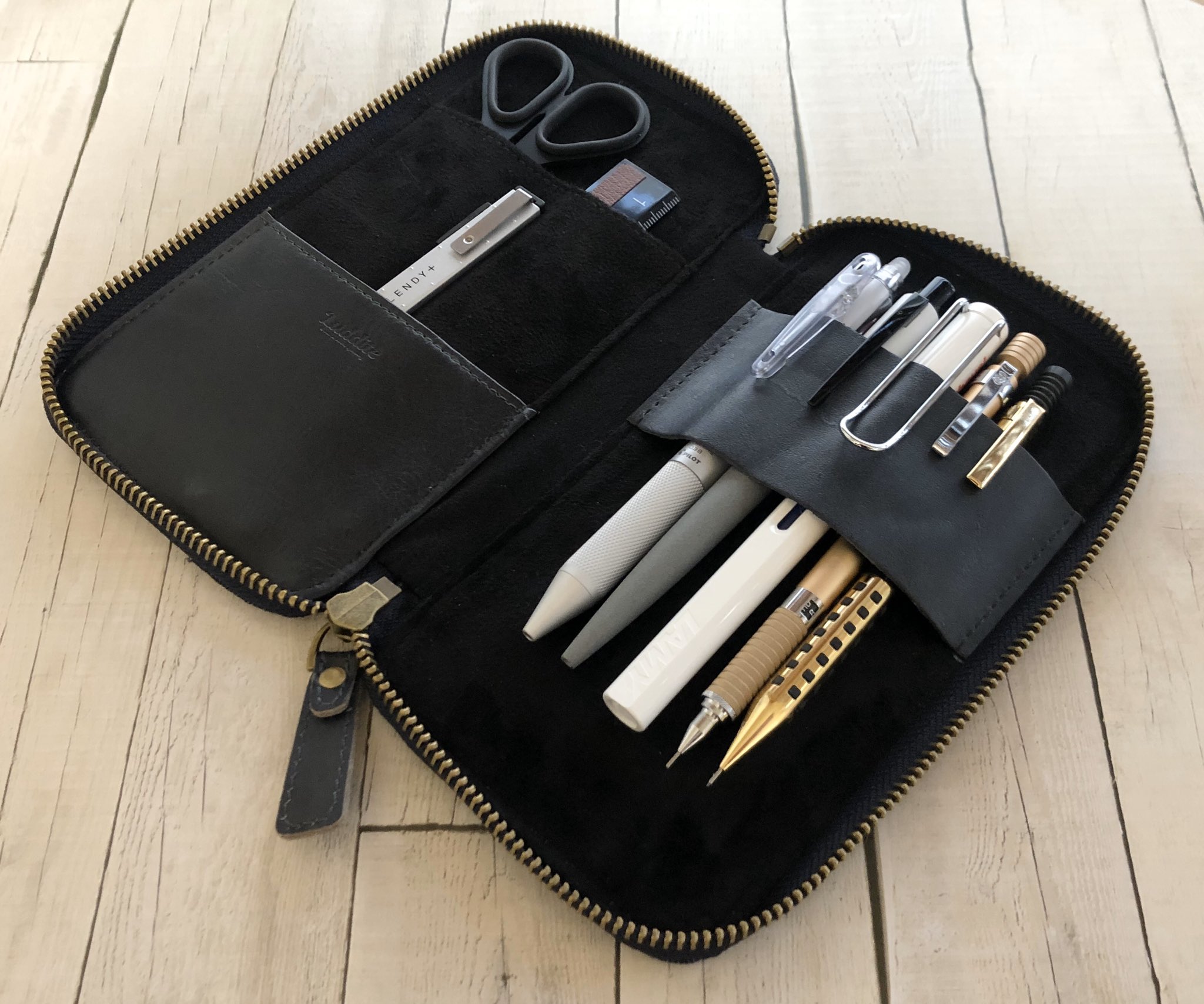 革コンビラウンドジップペンケース2 ラダイト/LUDDITE ペンケース