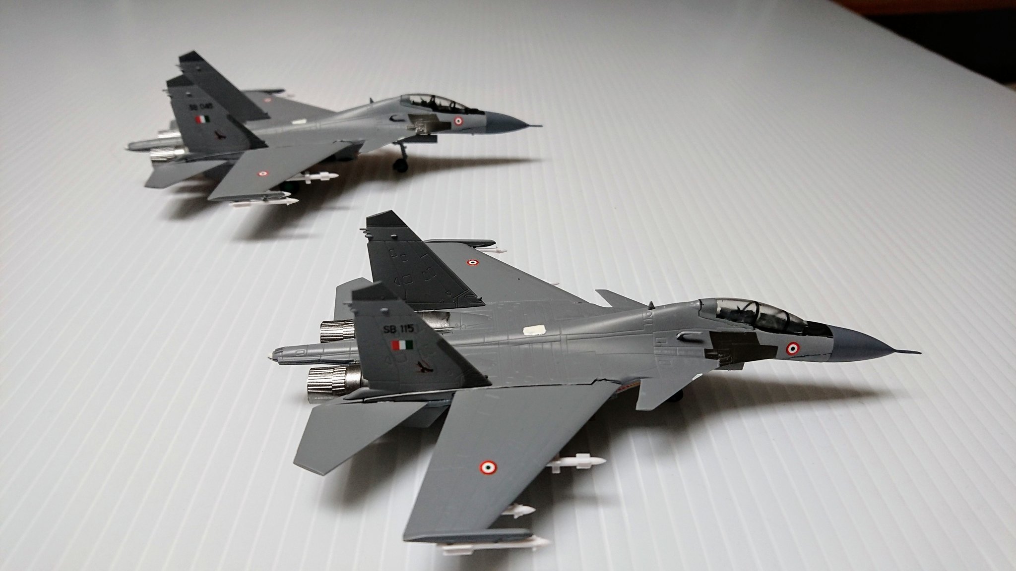 戦闘機「Su-27」「Su-30」の1/144スケール半完成組立キットが封入され