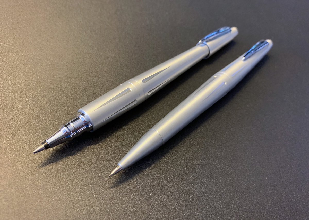 トンボ ズーム2000 サラサが入ってます。 zoom2000