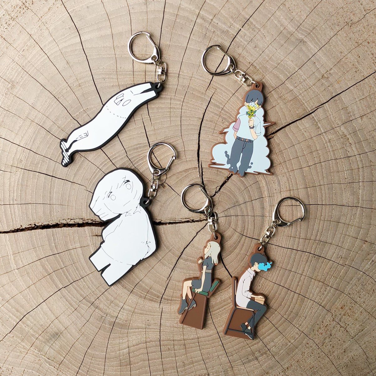 また、ラバーキーホルダーはMVのキャラを元にエルマ&エイミーに加え