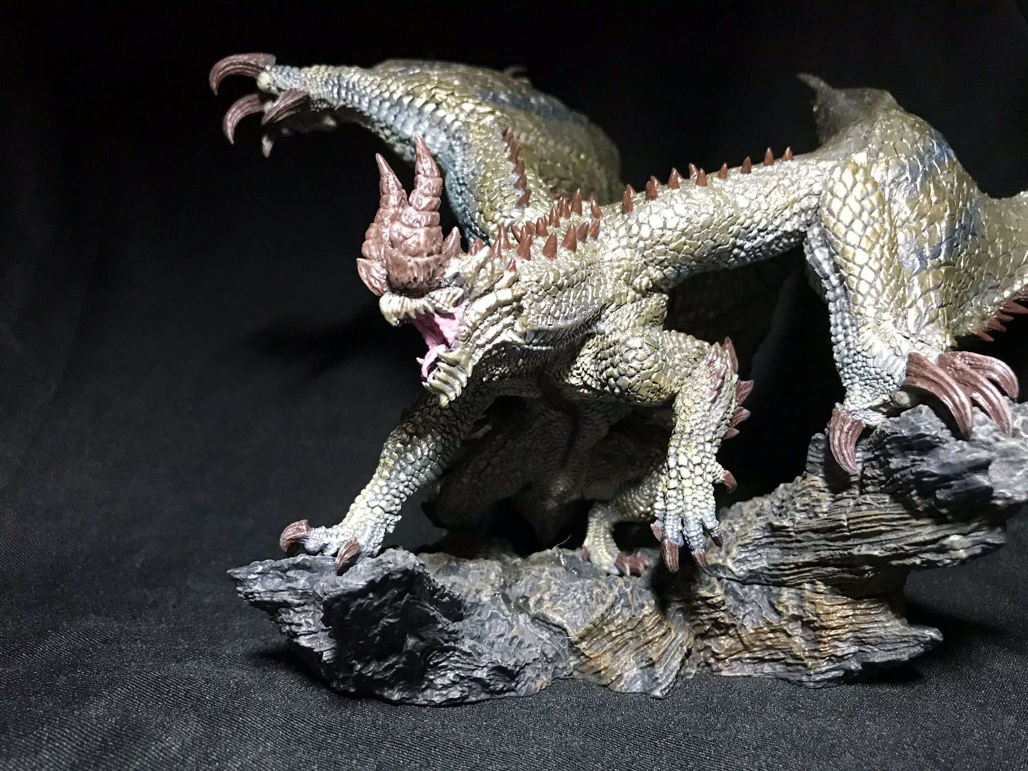 クリエイターズモデル シャガルマガラ モンスターハンター 箱無し