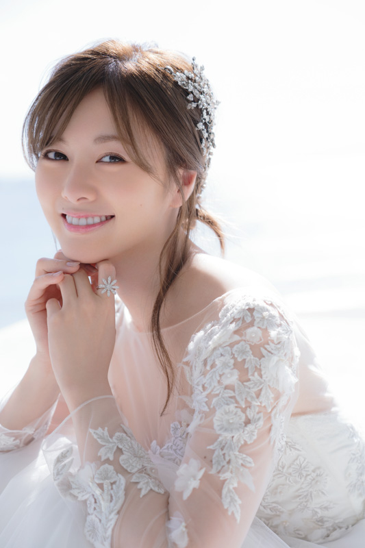 白石麻衣、純白ドレスで“乃木坂46ラスト”『FRIDAY』表紙に 💐 保存