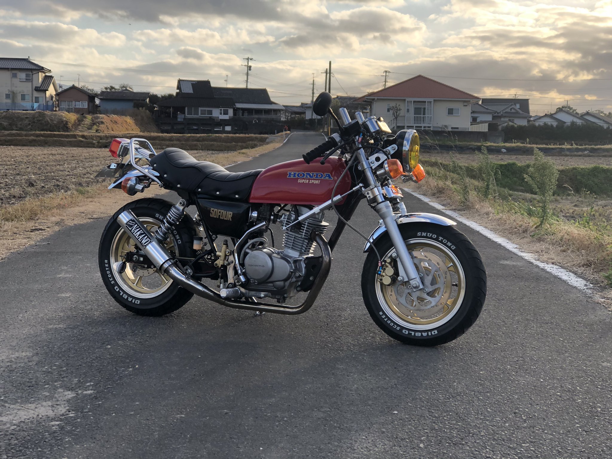 エイプ50 ヨンフォア仕様外装 ショップ エイプ50 ヨンフォワ仕様