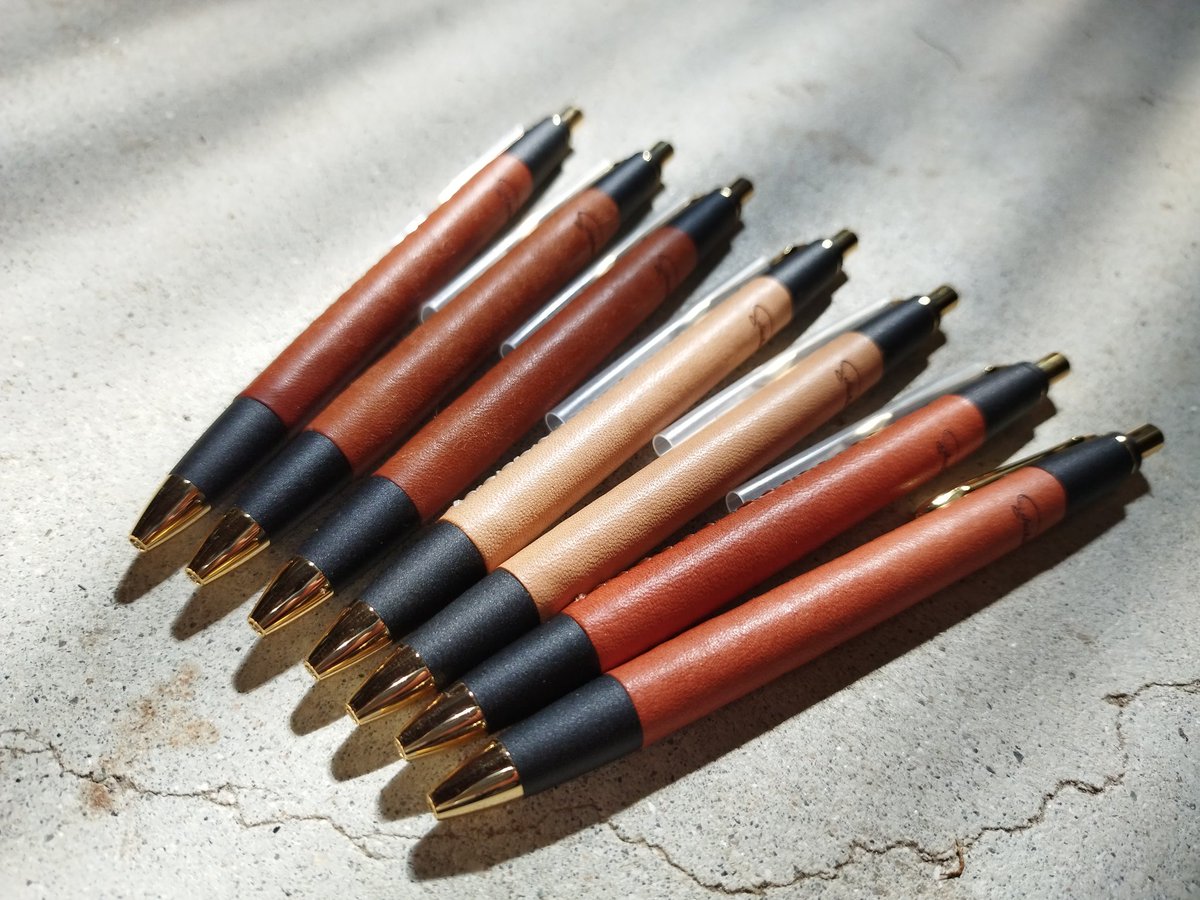 皆さんはじめまして‼ この度、革軸のペンを制作したいと思い、何度も