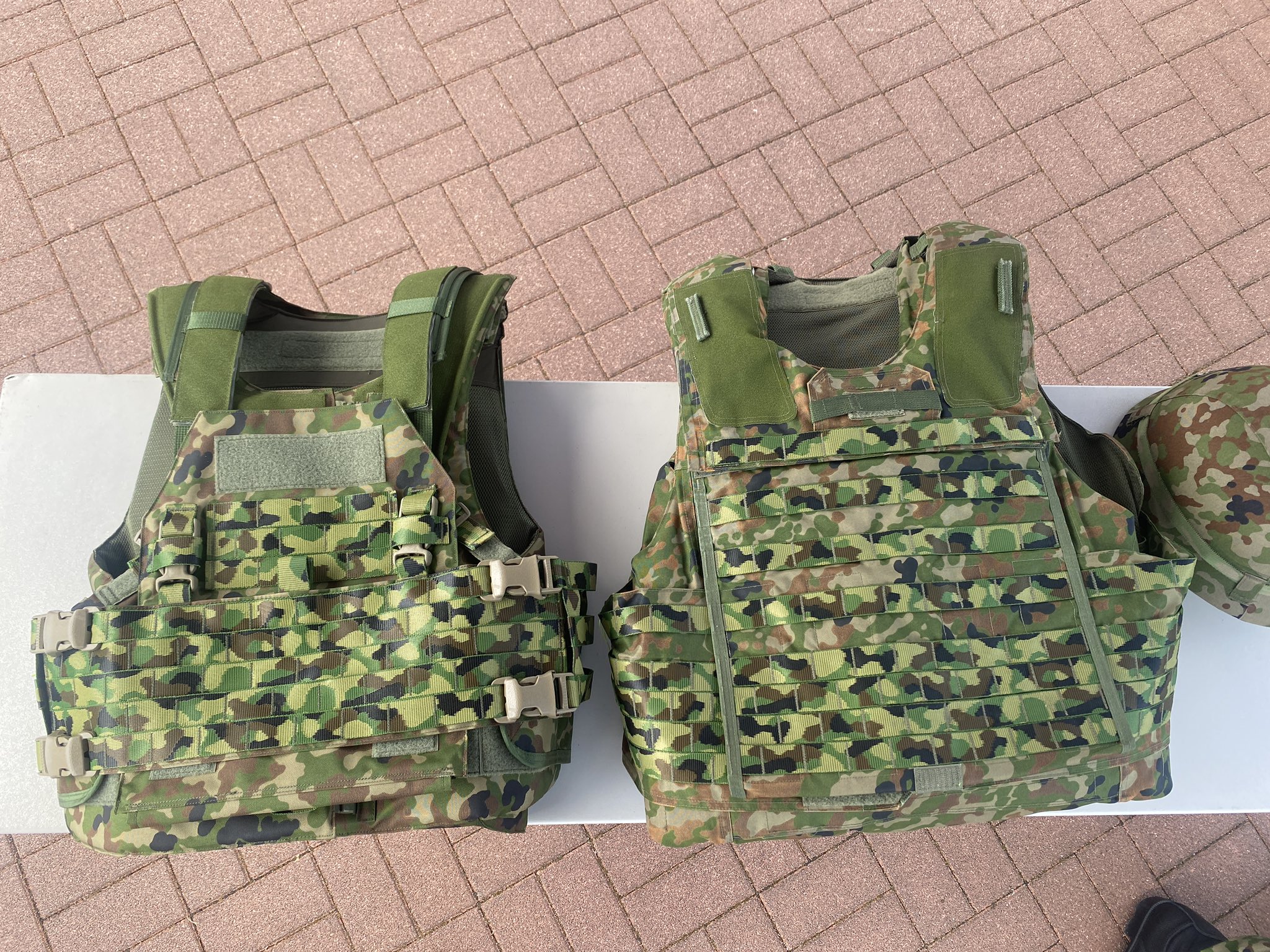 18式防弾ベスト レプリカ 18式防弾ベストのプレート・キャリアはパチ