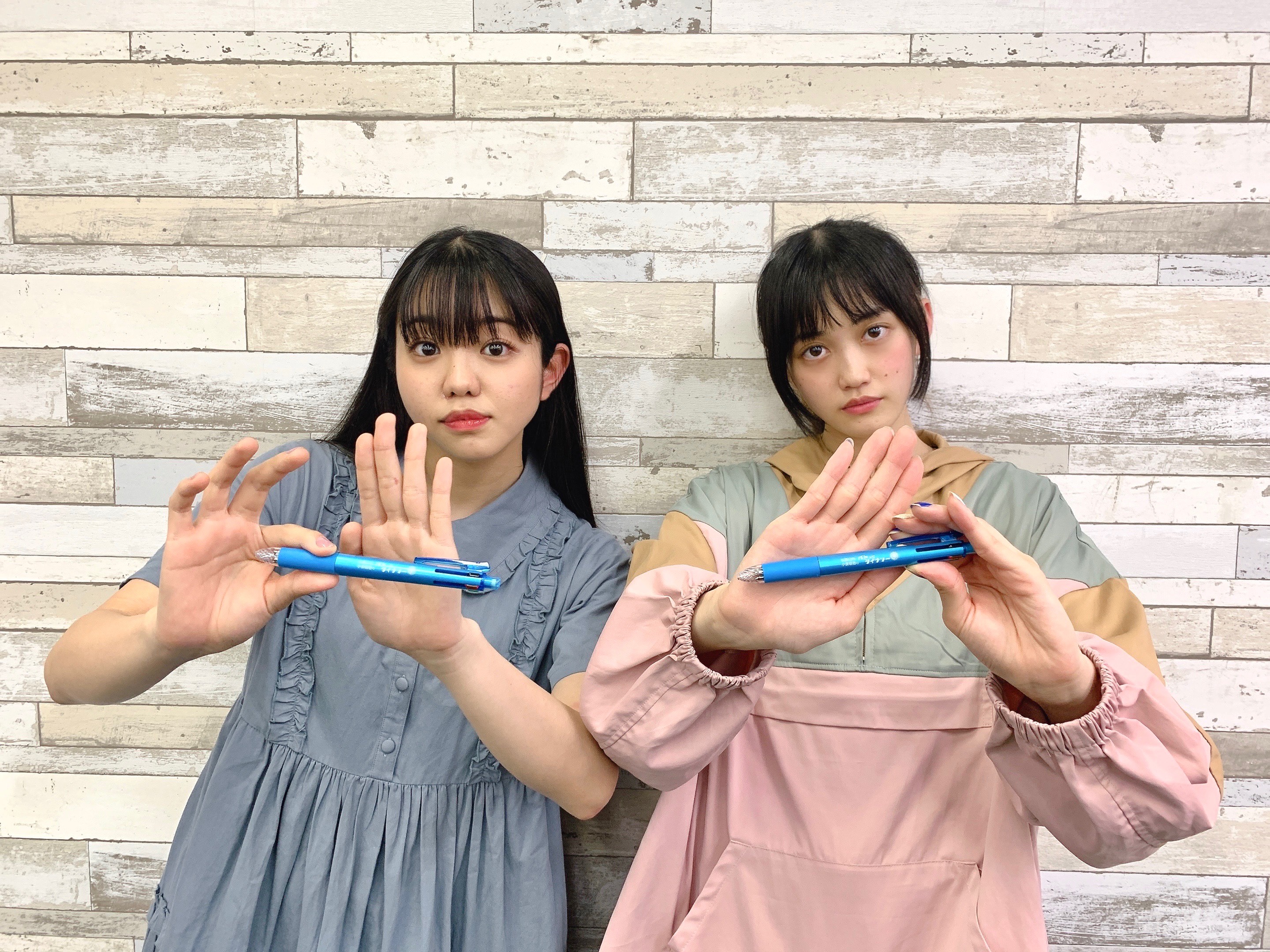 佐藤日向・小泉萌香のバトってダイナソー サイン入りチェキ