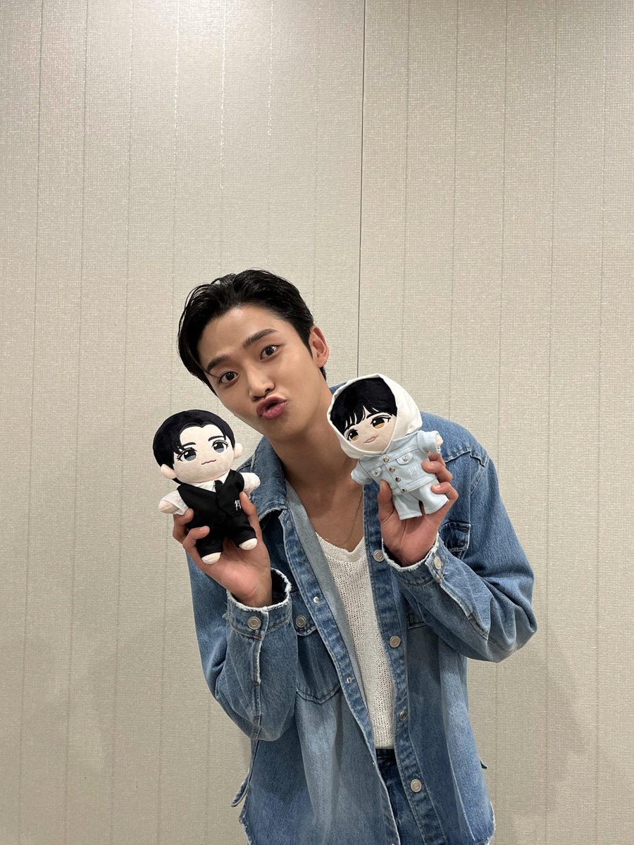 ロウン ROWOON 2023ファンミ公式 ぬいぐるみ 黒スーツ