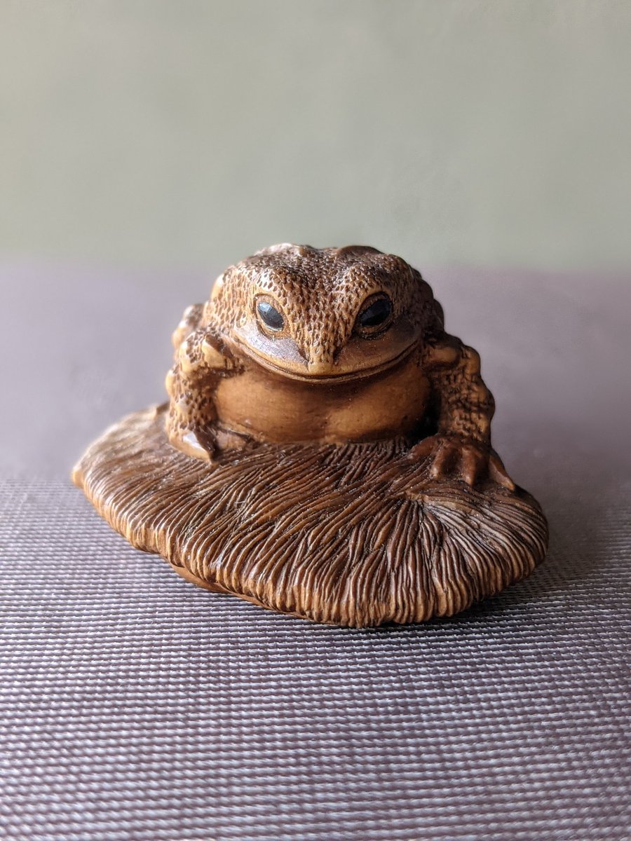 藻水 ? 在銘 銘 判読出来ず 「ぼろ草鞋に 蛙（無事帰る)」 根付 江戸