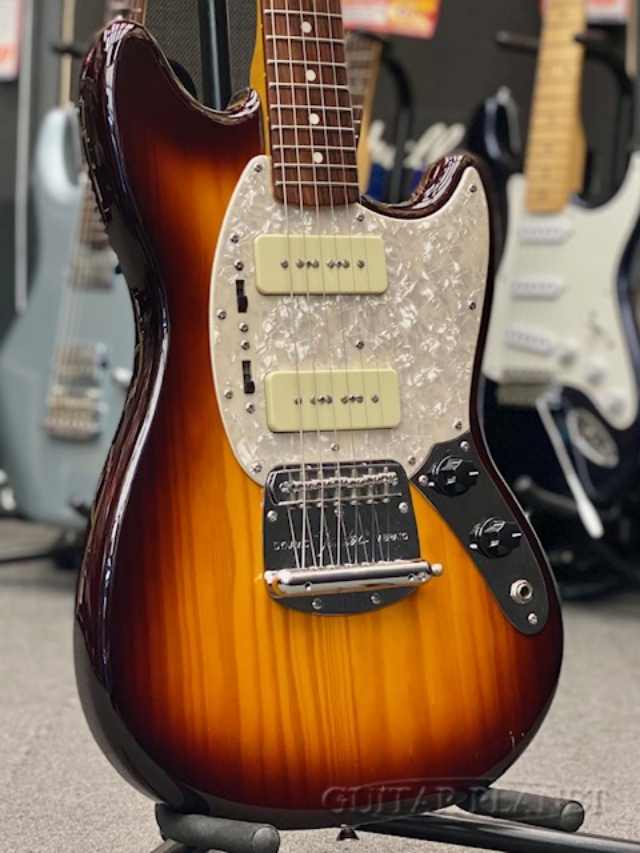 ピックアップが大きめのムスタング。 センス良いです。 Fender Modern