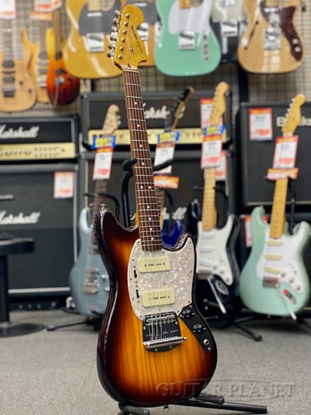 ピックアップが大きめのムスタング。 センス良いです。 Fender Modern