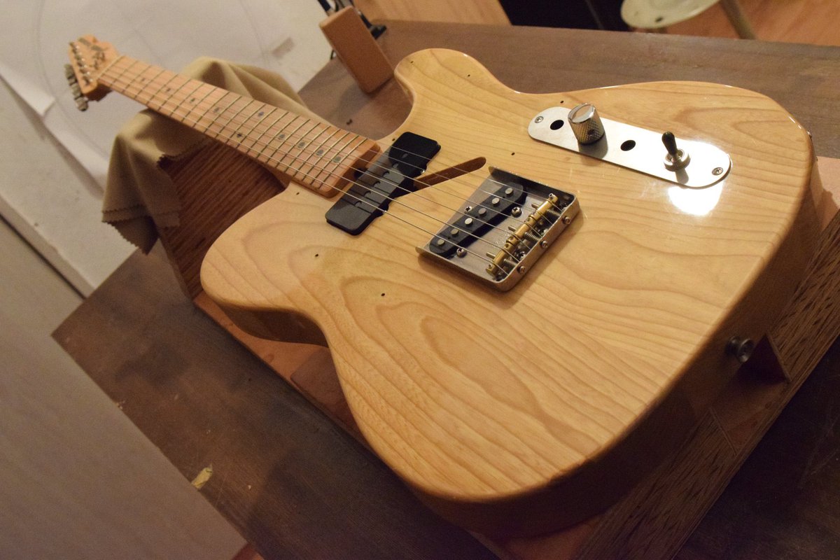 こちらはFender Japanのテレキャスター 。フロントPUをジャズマスター