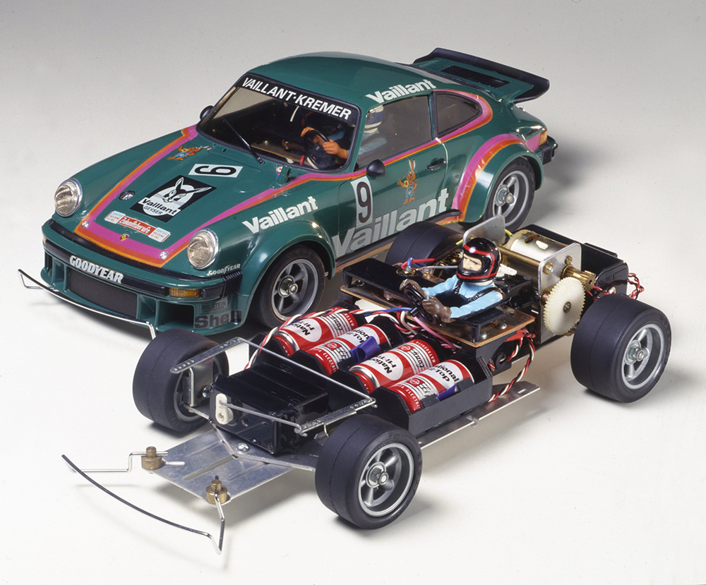 タミヤ RC 30周年記念モデル ポルシェターボ RSR 934レーシング タミヤ