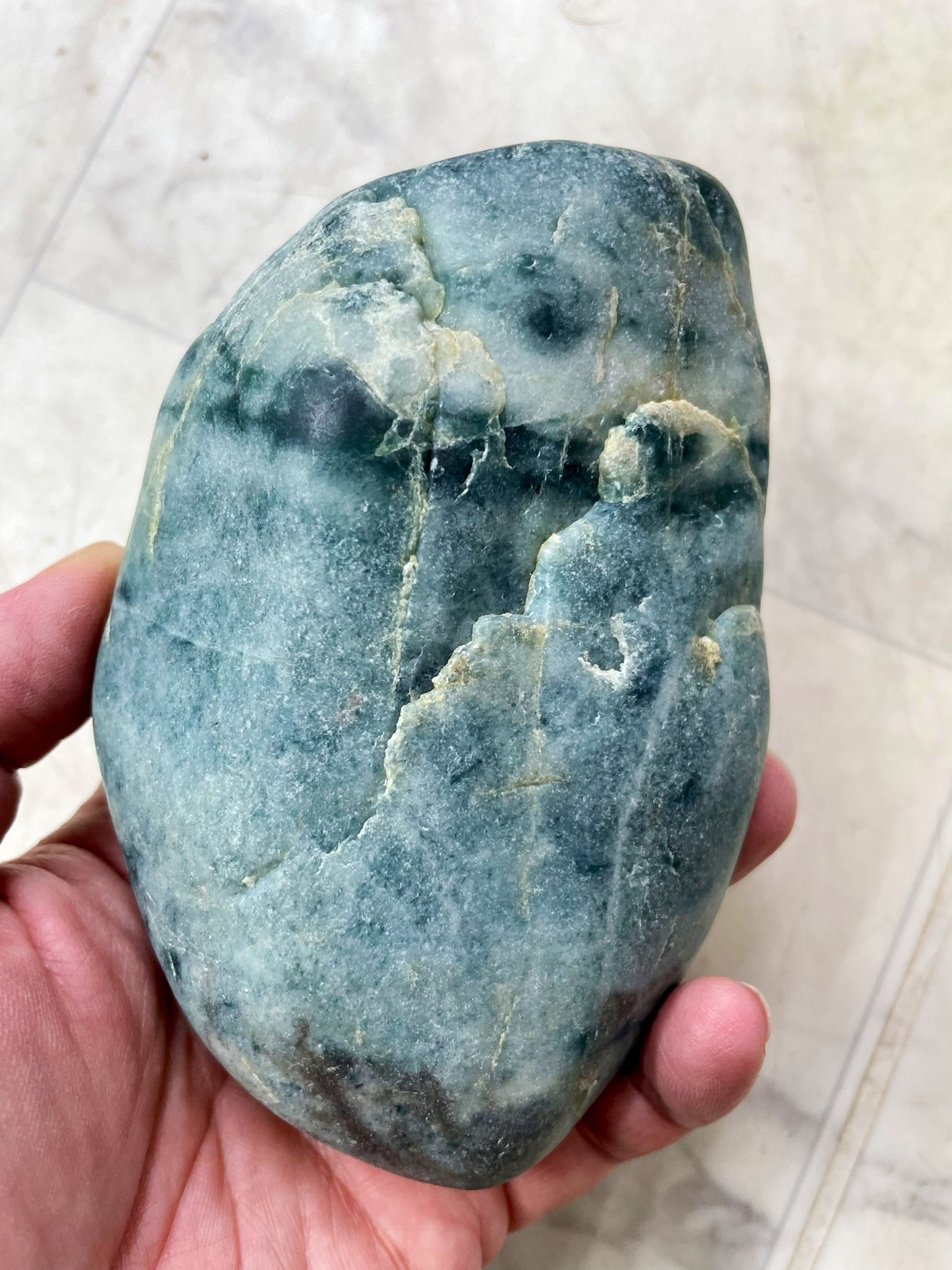 Amazon.co.jp: 極上海石 海翡翠 糸魚川翡翠上質ろうかんひすい鉱物