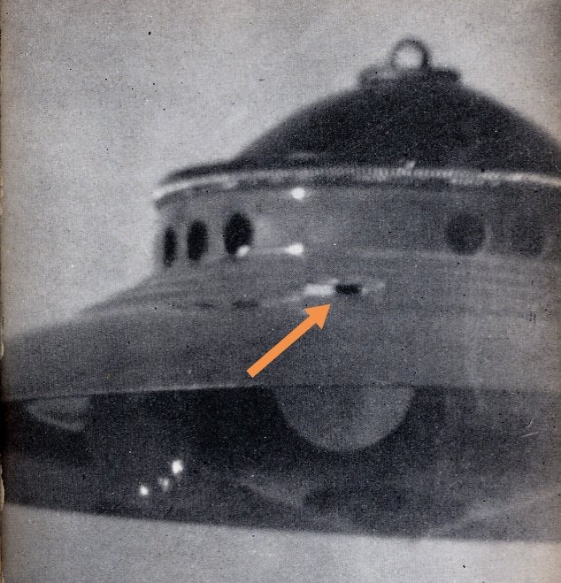 UFO アダムスキー型 希少写真集 Amazon.co.jp: アダムスキー型 UFO (空