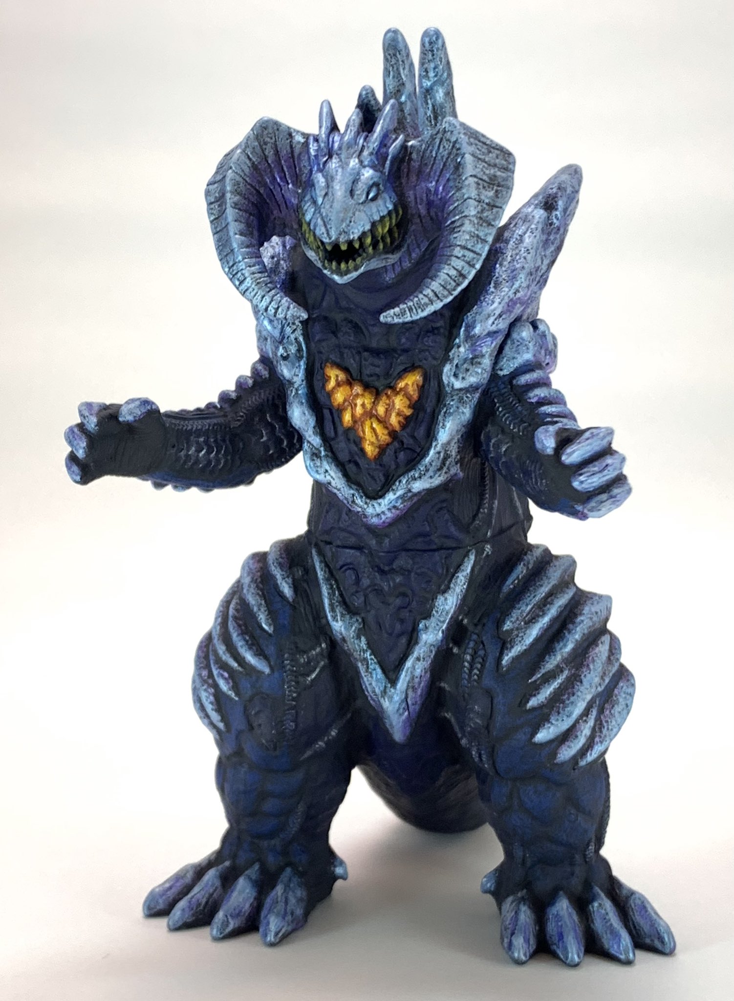 ウルトラ怪獣EXシリーズ、マガオロチの筆塗りリペイント作品 セール中