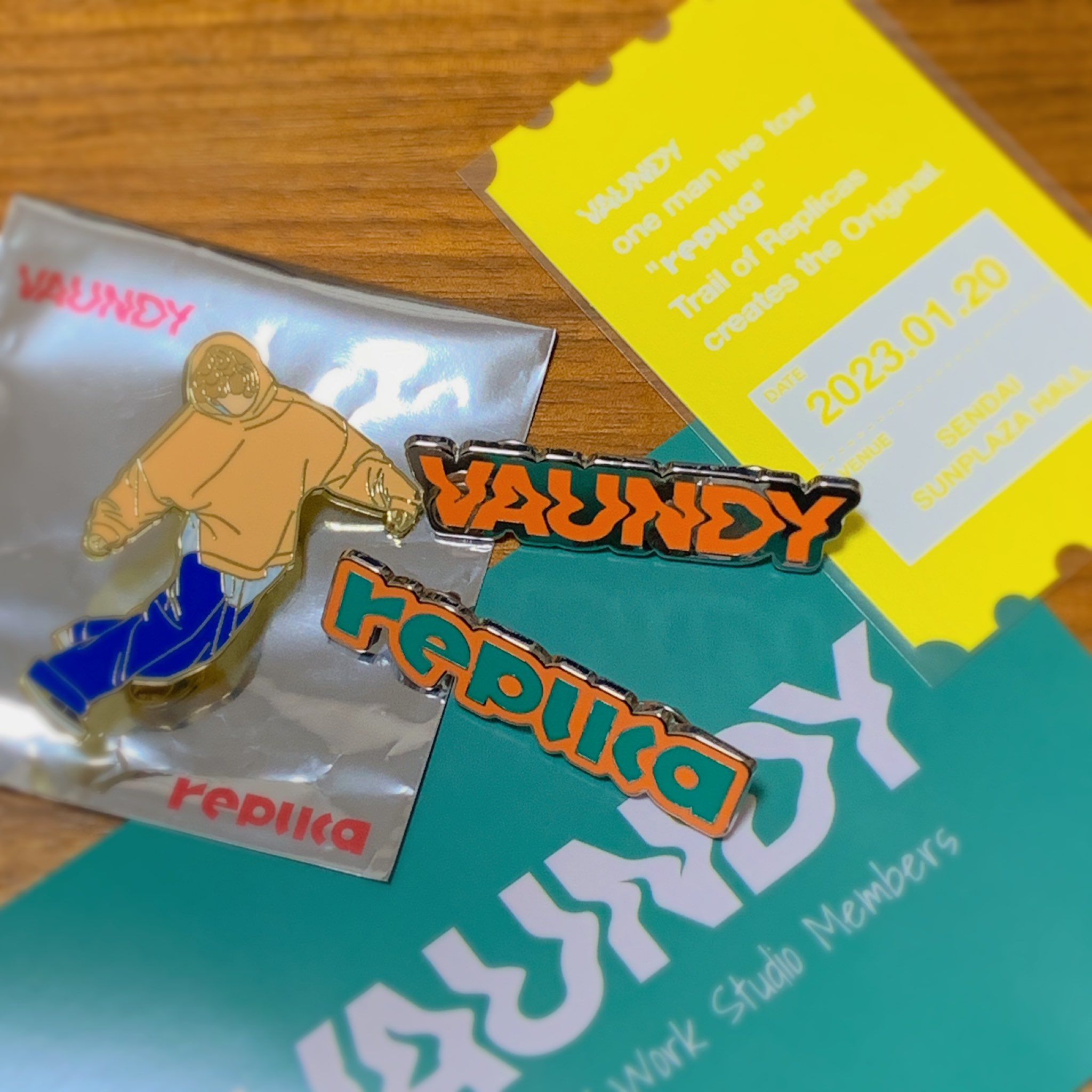 VAUNDY グッズ ピンバッジ ピンズ セット 音髭 リストバンド vaundy