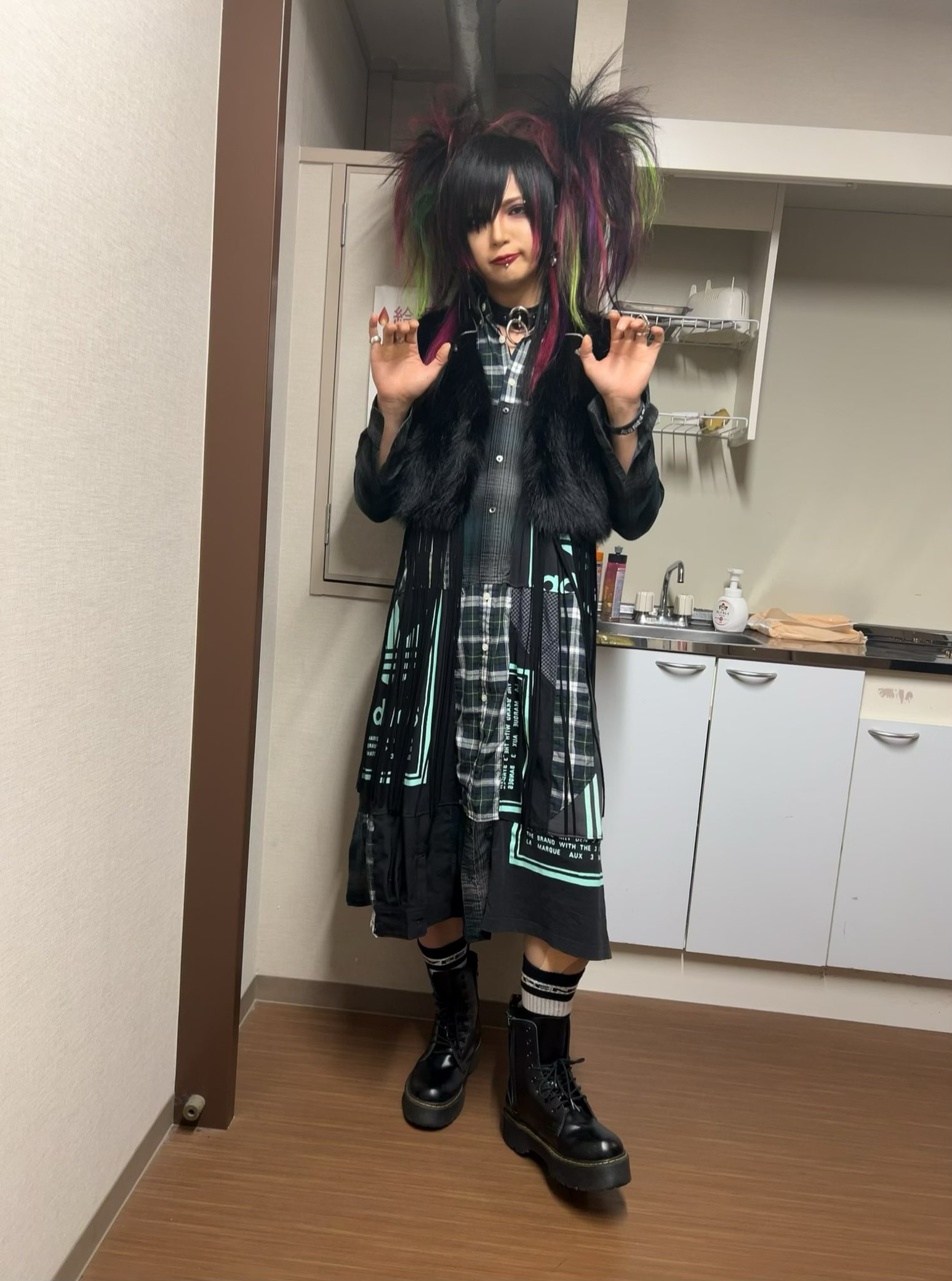 DEZERT CHIAKI アクリルスタンドセット Amazon.co.jp: DEZERT 千秋