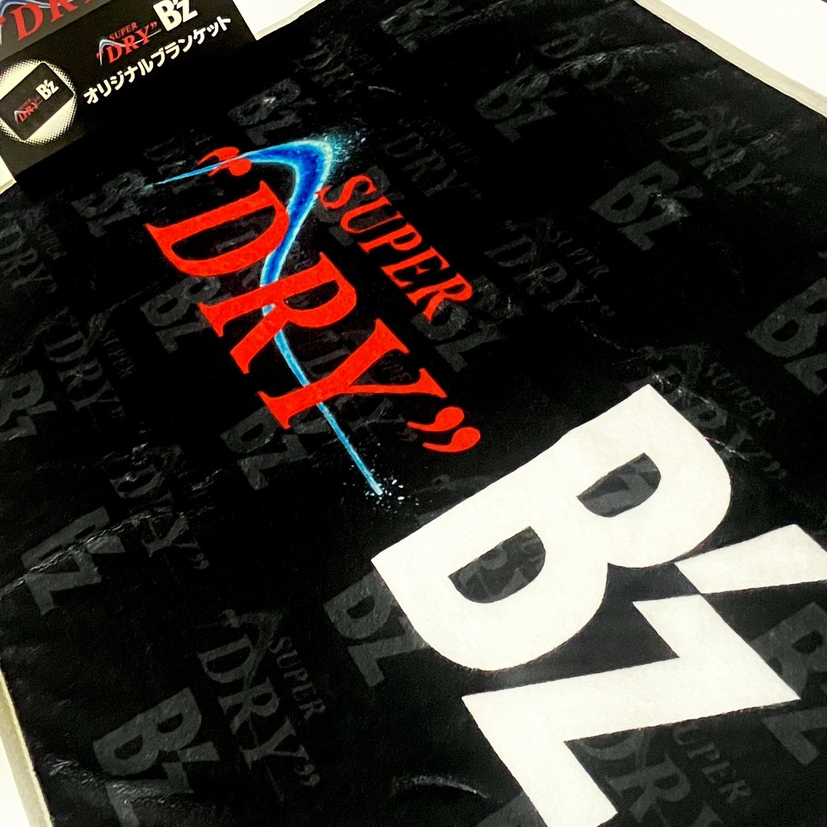 B'z × スーパードライ ブランケット🍺 デザインはこんな感じです 店員