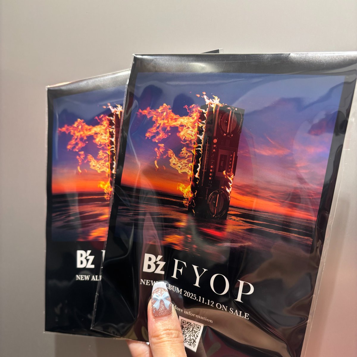 B'z「FYOP」店頭DAY抽選会対象商品】 バックとカイロ B'z Official Website