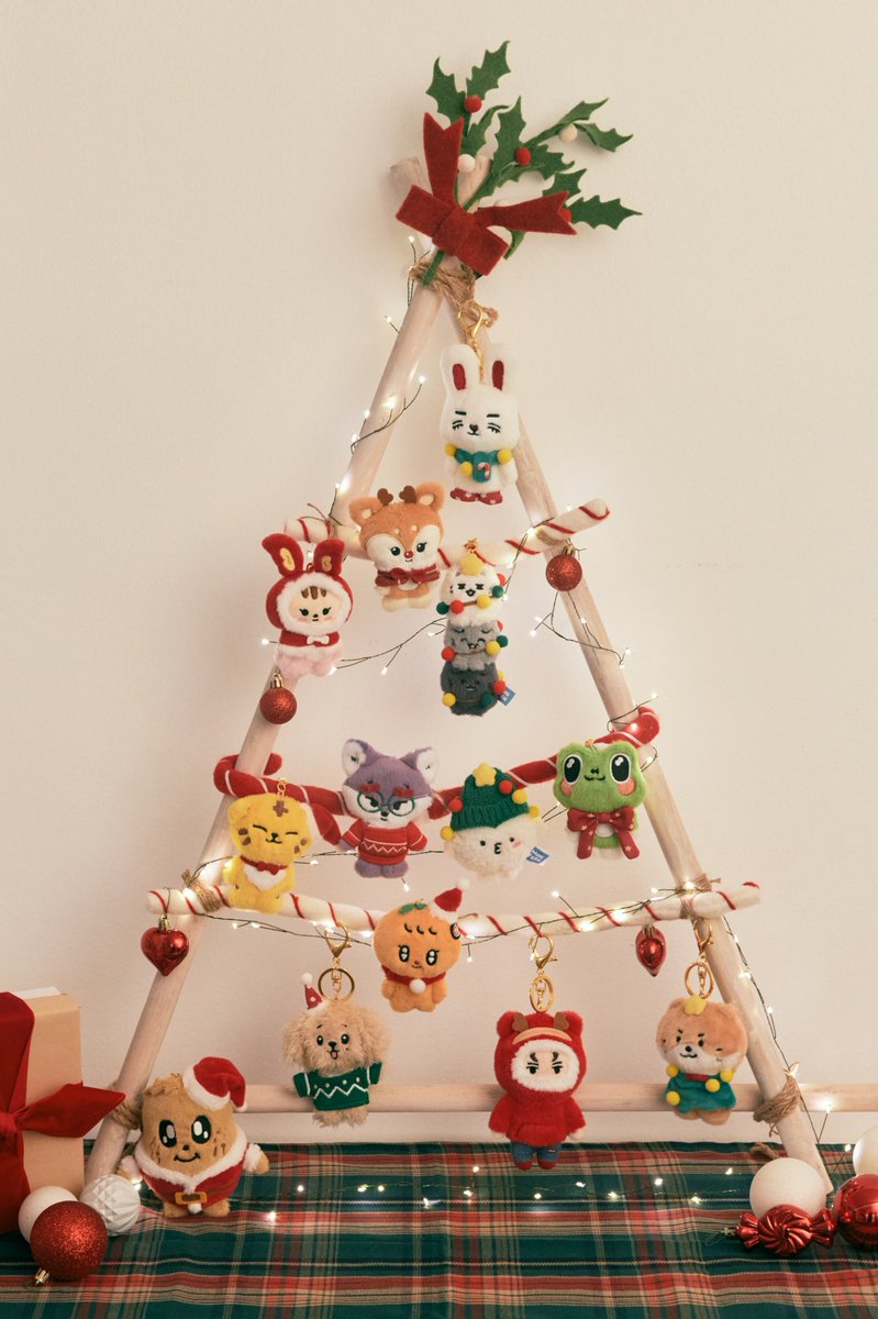 HOLIDAY with MINITEEN Official Merch. Concept Photo 🌲🎁 (2/4