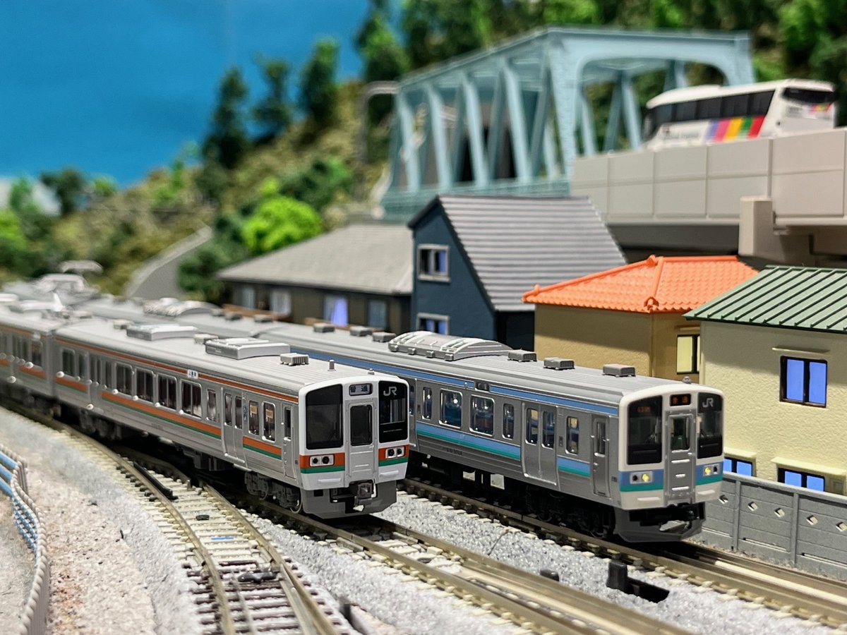 昨日入荷しましたKATOの211系長野色と一緒にグリーンマックスの213系