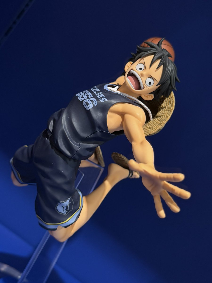 ONE PIECE BASE SHOPで展示されてる、ONE PIECE × NBA コラボルフィ